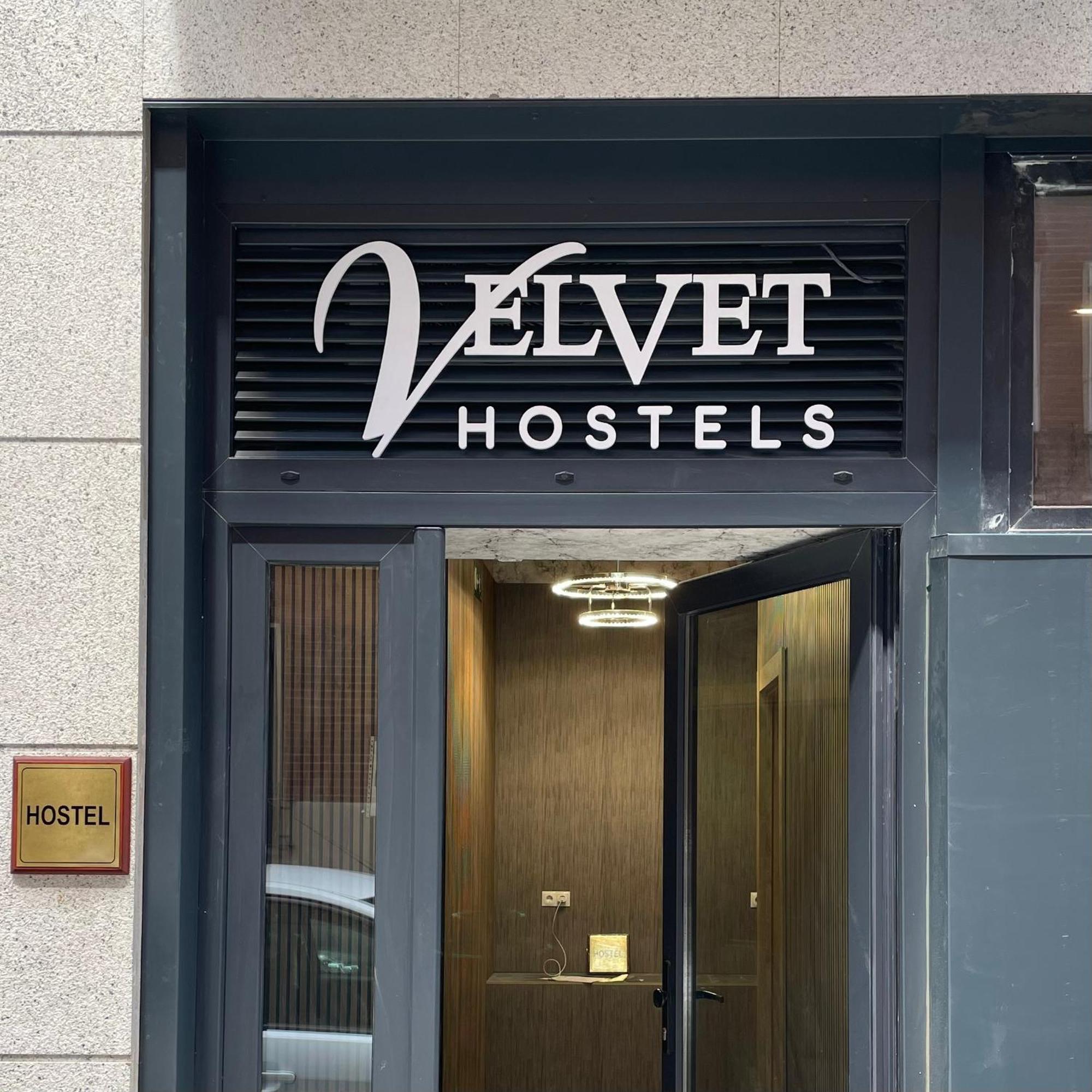 Velvet Hostels Pacifico Madrid Exterior photo